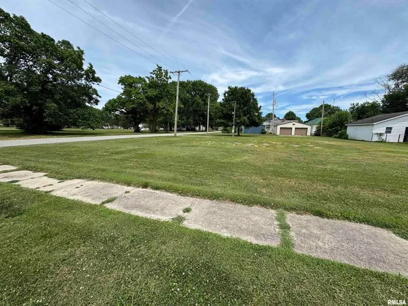 635 N Beech St, Centralia, IL 62801