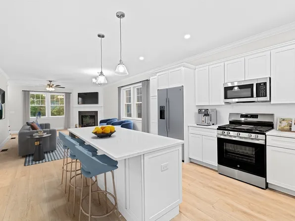 16 Ocean Pines Dr #B, Sagamore Beach, MA 02562