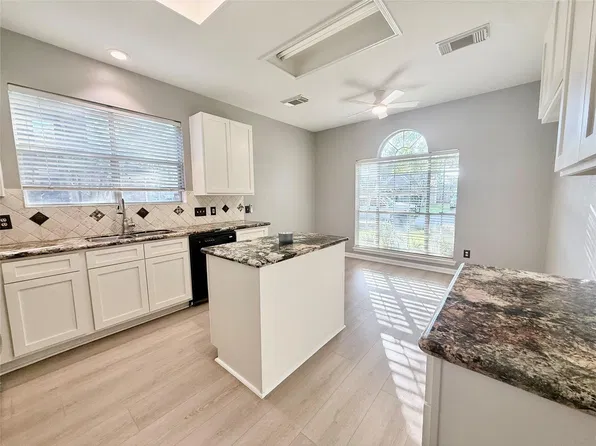2915 Veva Dr, Pearland, TX 77584