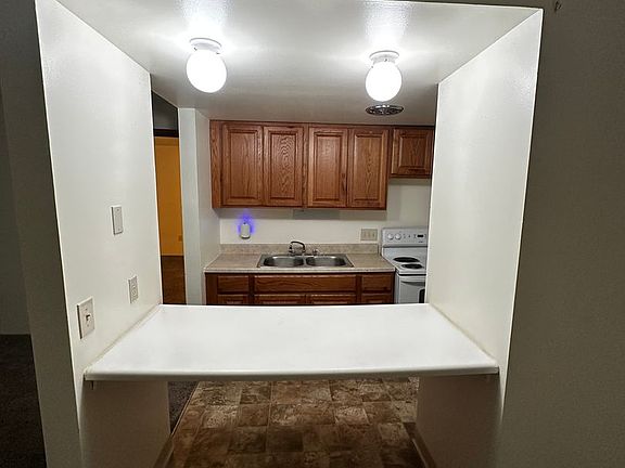 4th image of 110 Whitestown Vlg APT 11