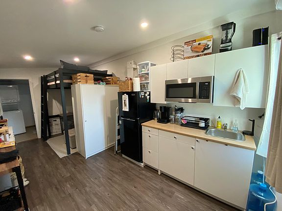 4th image of 4210 Rosemont Ave #B