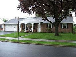 Home for Sale in Manheim, Pennsylvania $189,900