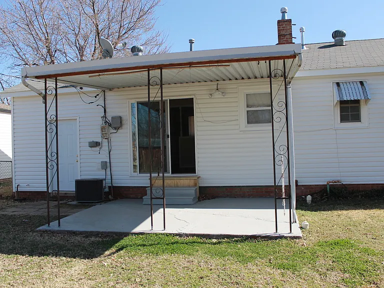 207 E Rickenbacker Dr — Photo 8