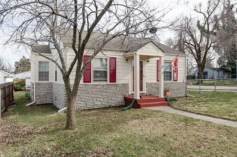 1st image of 1100 Meadow Ln