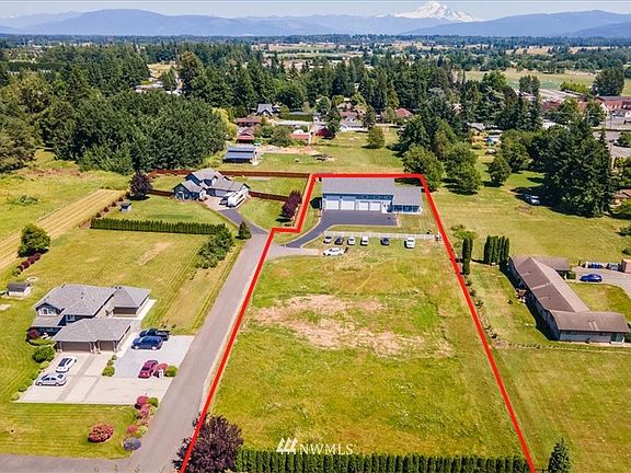 Approximate property lines. 