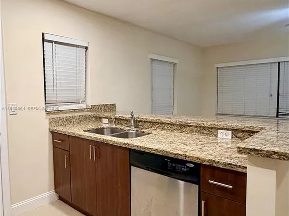 1104 NE 17th Ter #1-2, Fort Lauderdale, FL 33304