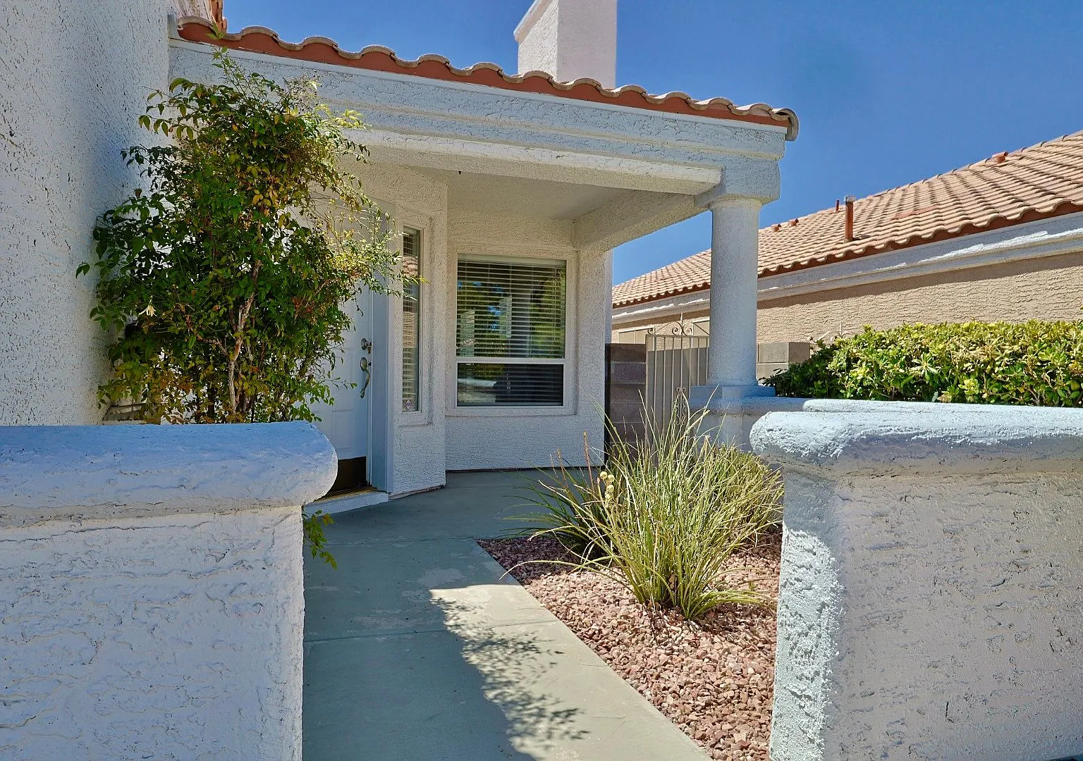 Charming Single-Story Home with 3-Car Garage Great Location! — Photo 3