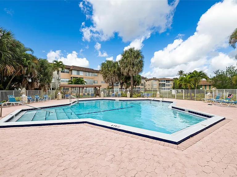5031 W Oakland Park Blvd #309 — Photo 3