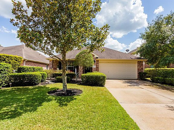 2nd image of 26937 Carriage Manor Ln