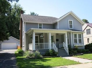 721 Armour Rd, Oconomowoc, WI 53066