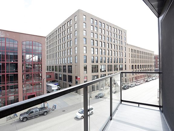 3rd image of 915 Washington Ave N #409