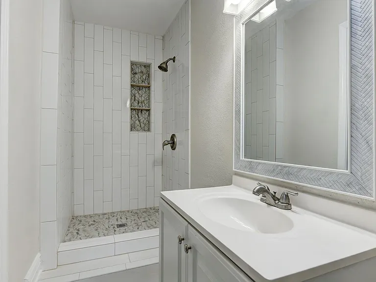 1932 W Huisache Ave — Photo 20