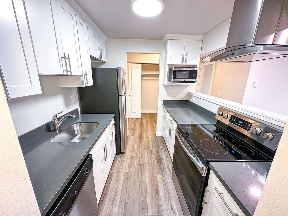 1st image of 9100 Roosevelt Way NE #202