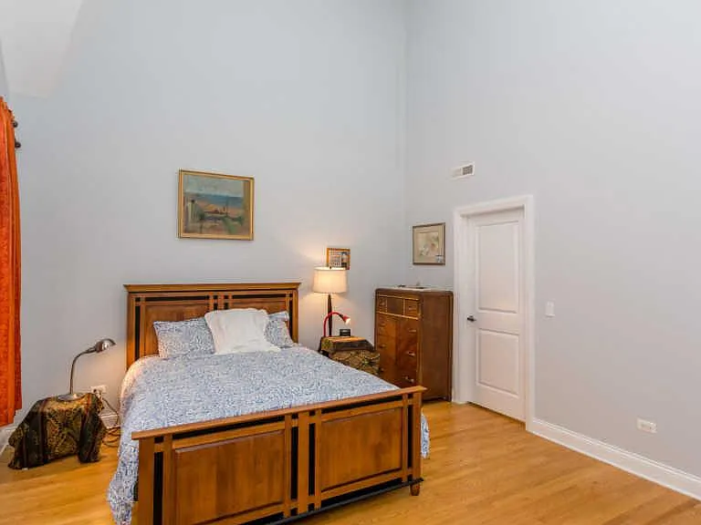 4113 N Southport Ave — Photo 14