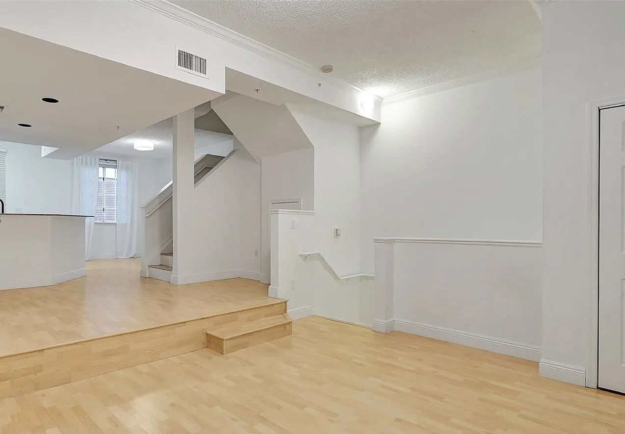 2911 NE 185th Street — Photo 2