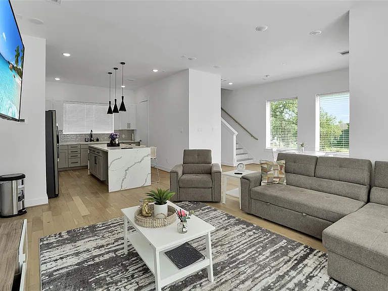 2711 Rosalie St — Photo 8