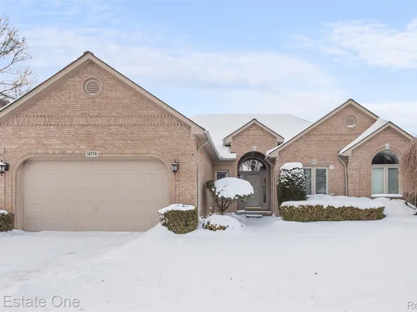 16770 Country Club Dr, Macomb, MI 48042