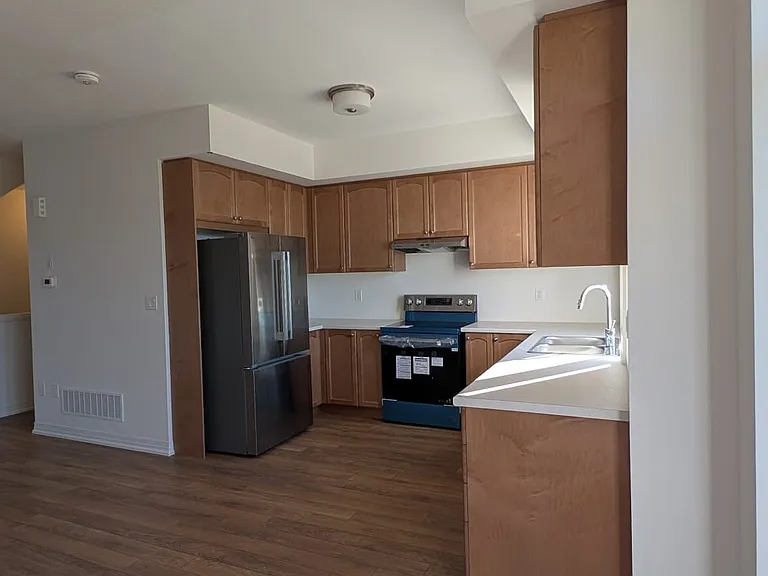 660 Colborne St W #30 — Photo 2
