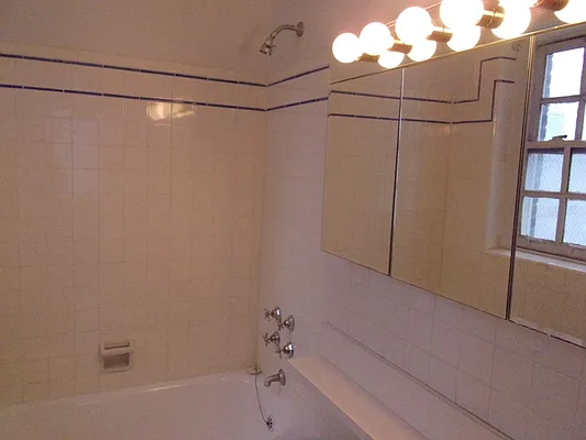 Rented by Carlyle Property Management | media 10