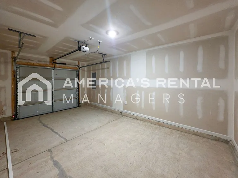 4111 Hudson Ct — Photo 18