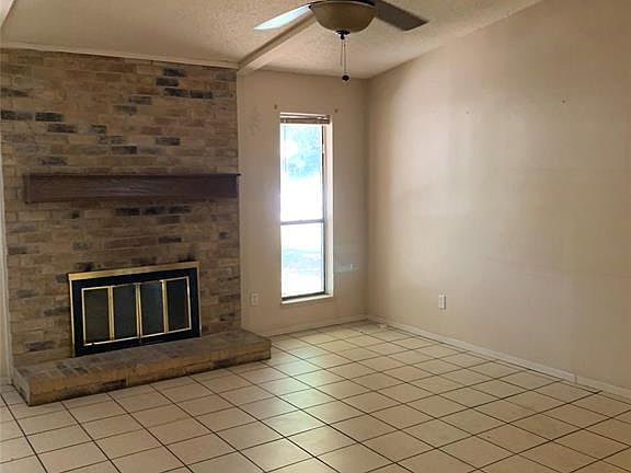 3rd image of 1707 Limetree Ln