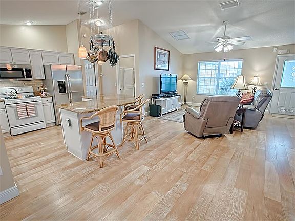 5th image of 3289 Richmond Dr