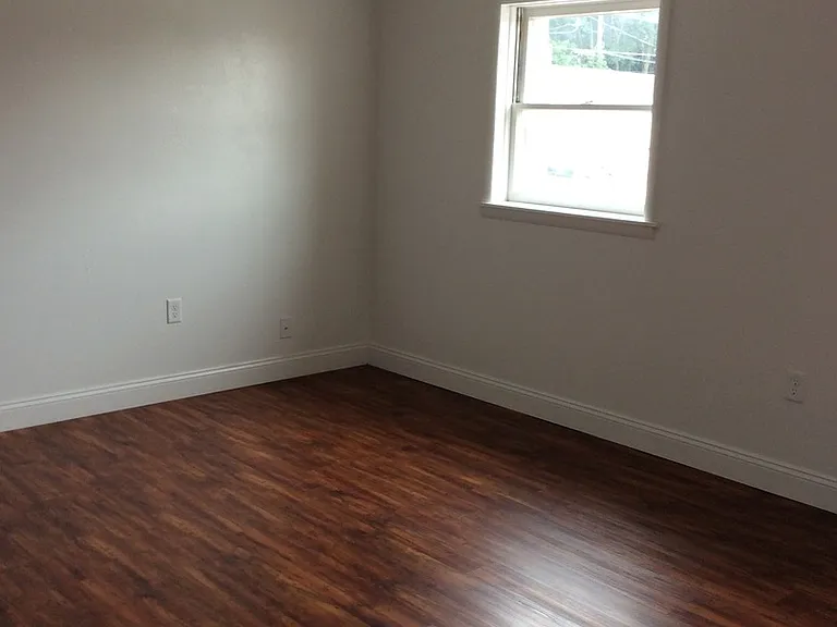 1040 W Princess St #5 — Photo 2