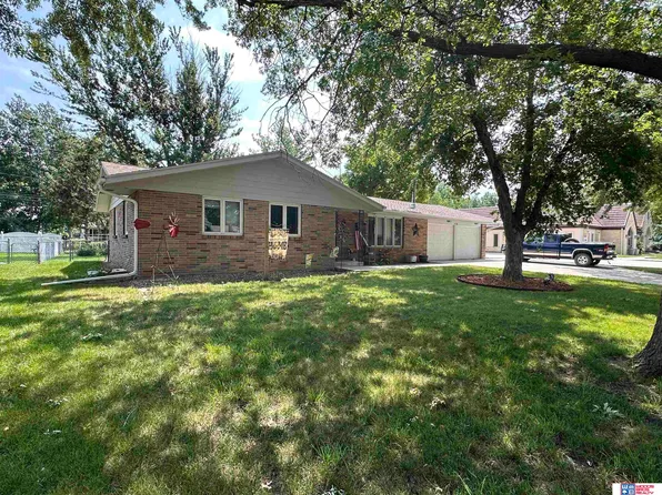 1050 N 6th St, Seward, NE 68434