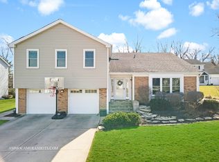 2222 Blacksmith Dr, Wheaton, IL