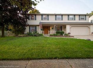 34196 Schulte Dr, Farmington, MI 48335