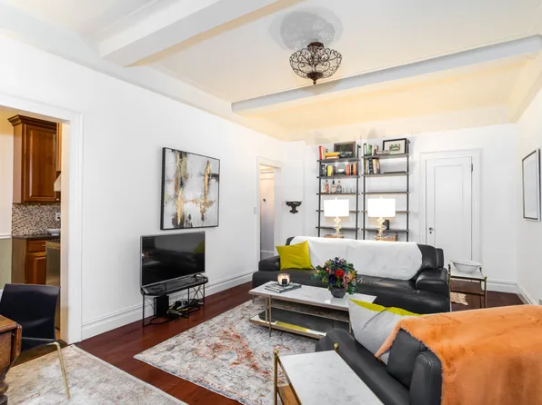 639 West End Avenue 1C image 2 of 9