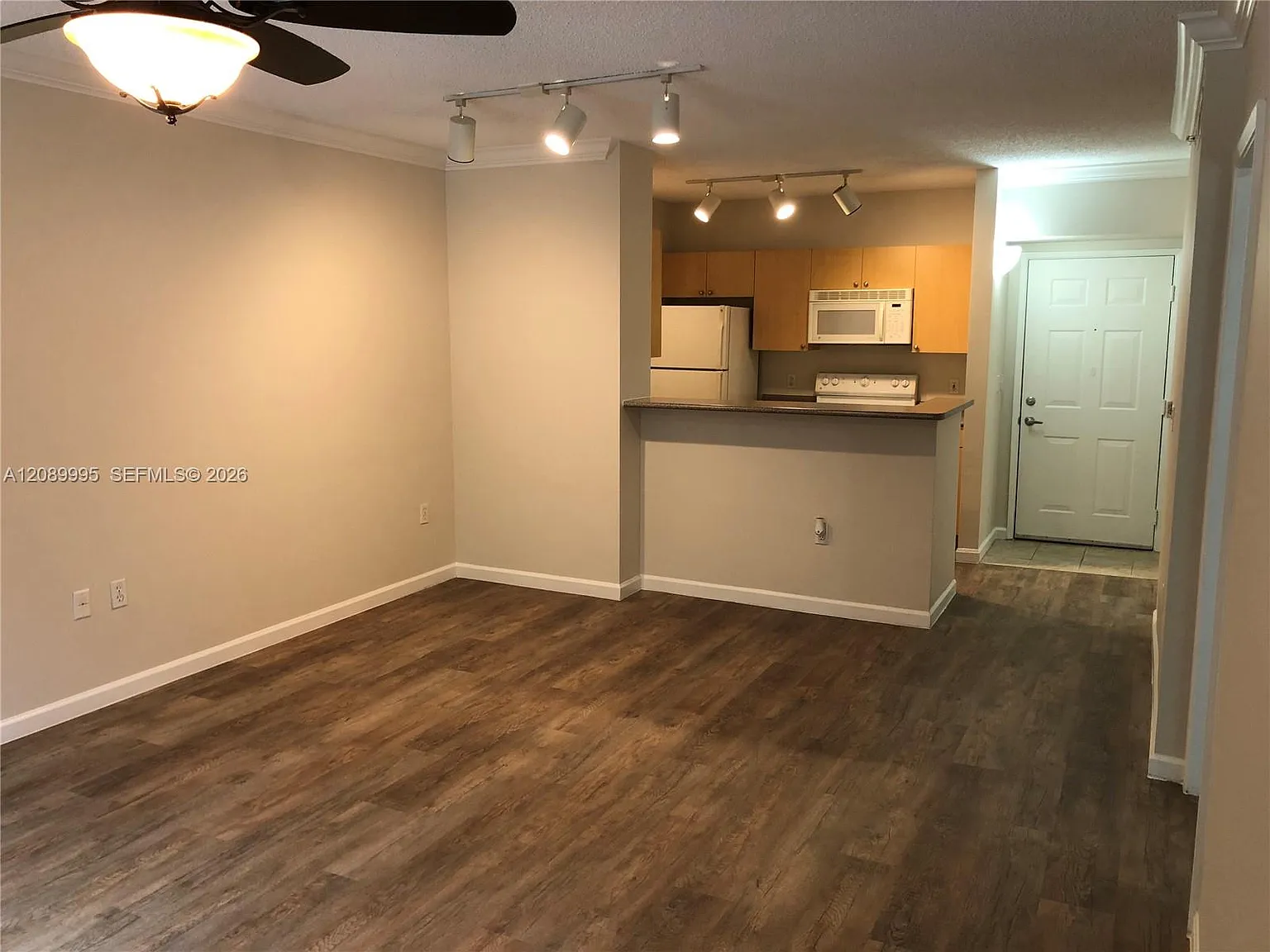 Regent Park Condo — Photo 4
