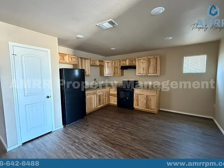 3422 E 3rd St — Photo 11
