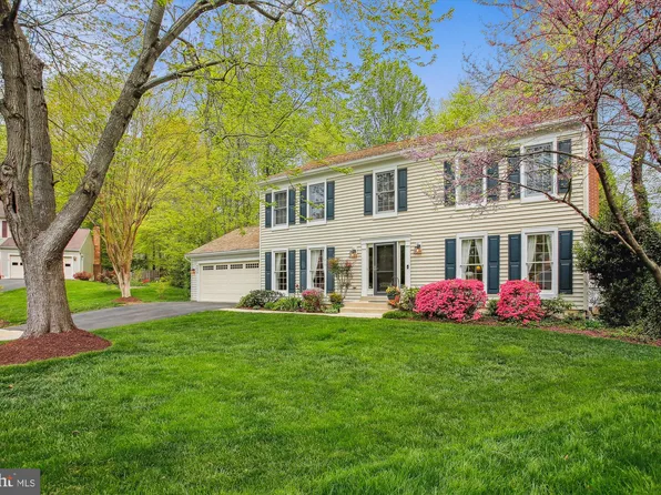 9626 Oakington Dr, Fairfax Station, VA 22039