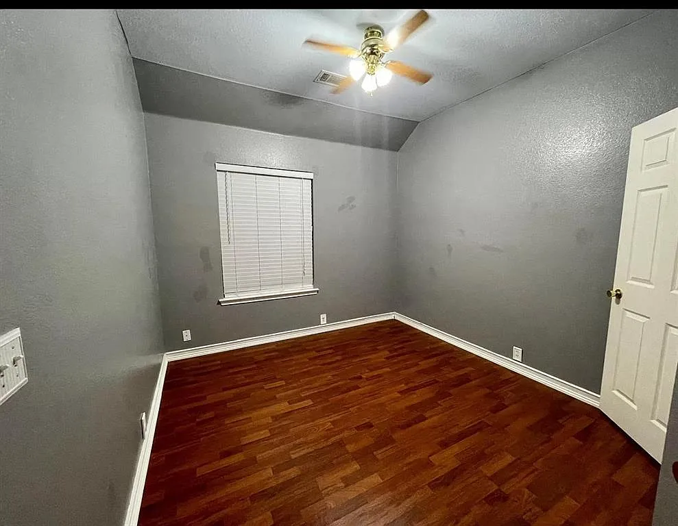 4 bed, 2076 sqft, $2,400 — Photo 3