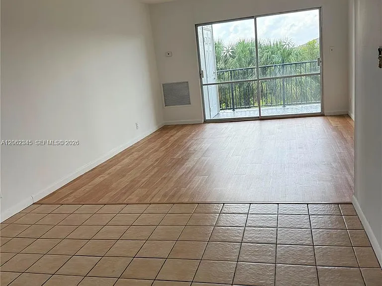 1021 Crystal Lake Dr #304 — Photo 2