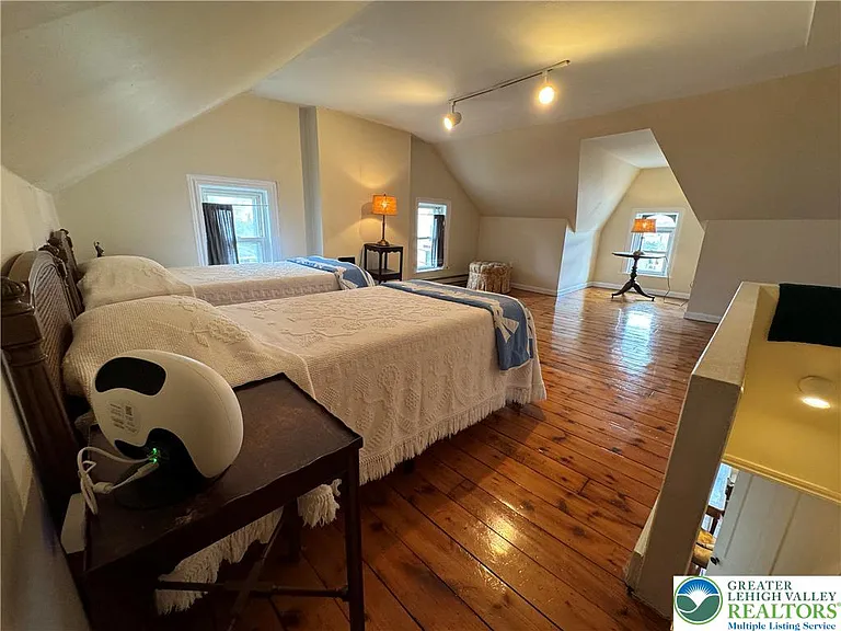 417 Linden St — Photo 26