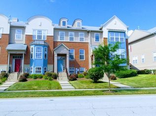 94 Village Station Ln, Grayslake, IL 60030