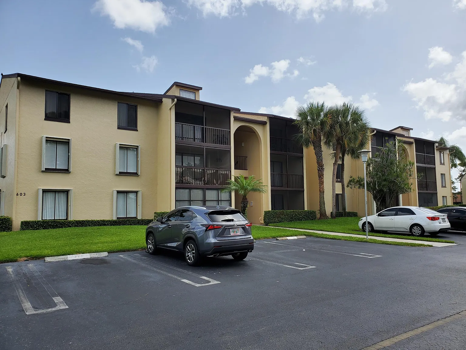 Studio, 1.0 bath, 561 sqft, $1,500 — Photo 3