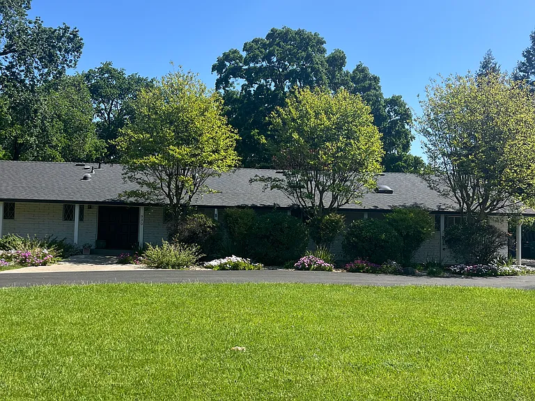 930 Lee Ln — Photo 3