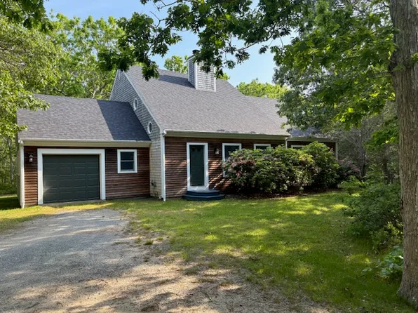 19 S Vine Ln, West Tisbury, MA 02575