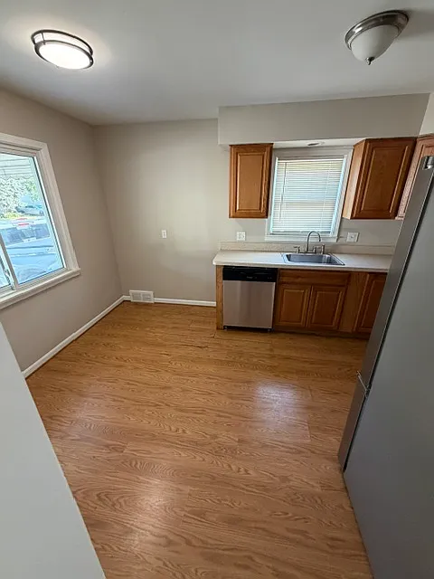 3 bed, 1.5 bath, 1000 sqft, $1,600 — Photo 2