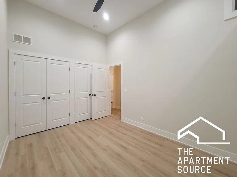 3830 N Southport Ave #1 — Photo 11