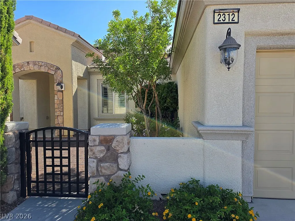 2 bed, 2.0 bath, 2401 sqft, $3,000 — Photo 2