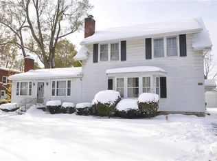 37 Arlington Rd, Williamsville, NY 14221