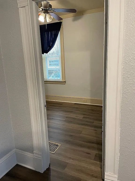 1813 53rd St photo 1