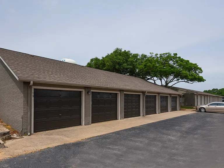 Private Garages at Oak Park Apartments