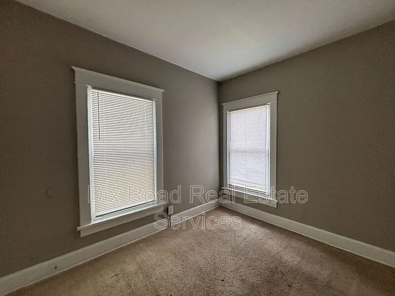 1022 Auburn St — Photo 16
