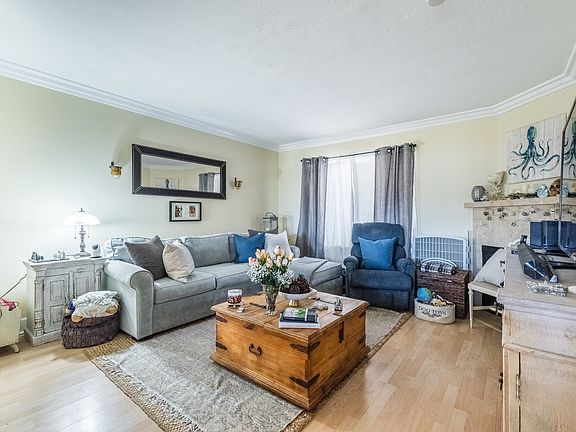 3rd image of 7045 Woodley Ave Unit 216