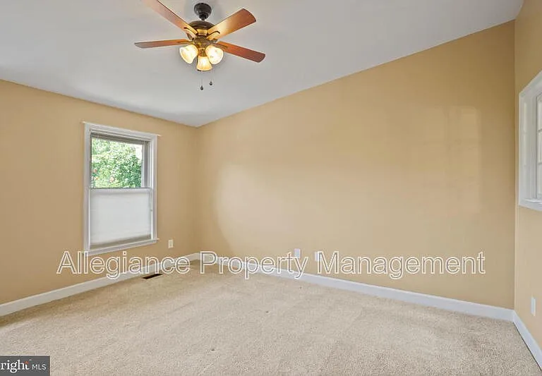 3915 Green Look Ct — Photo 32